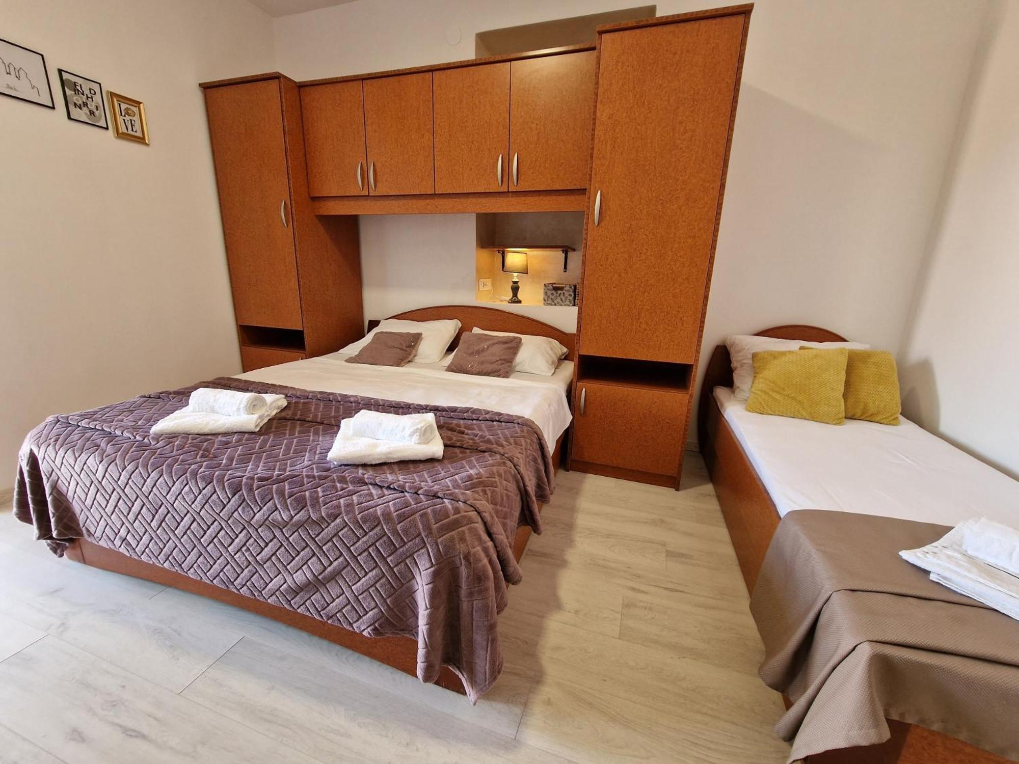 Apartments By The Sea Kampor, Rab - 5037 Rom bilde